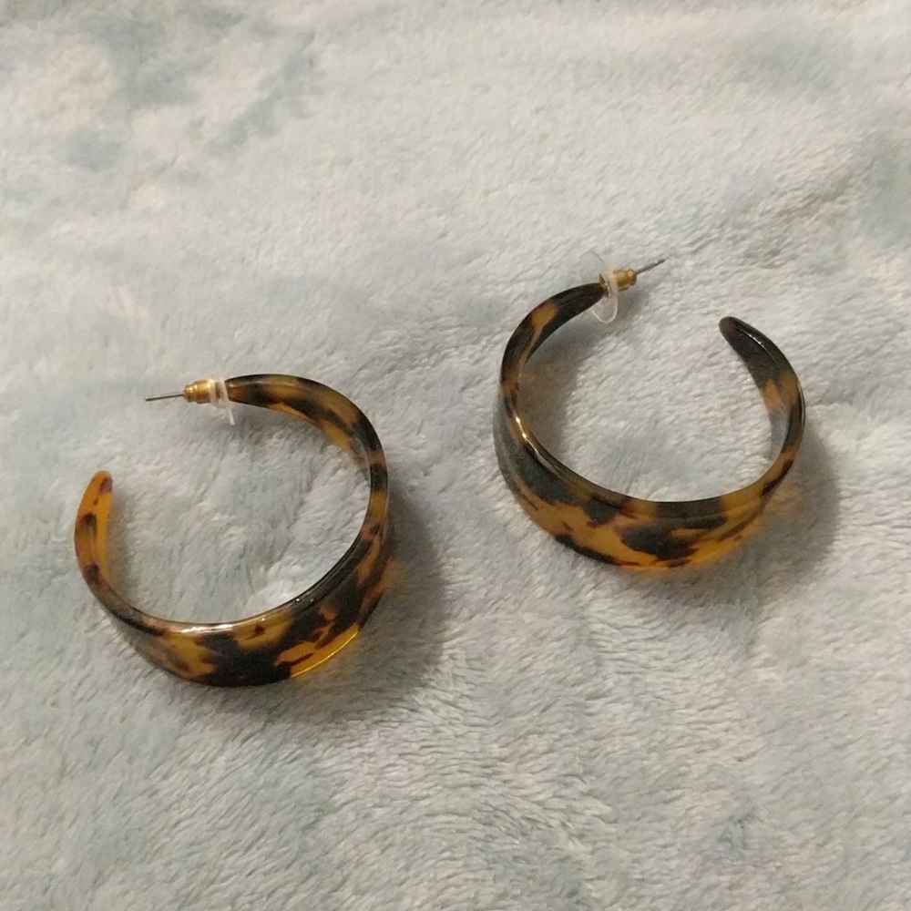 Plastic tortoise shell hoops